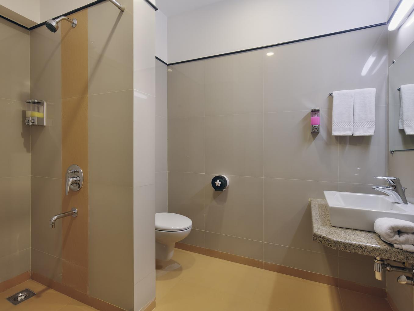 Hi 5 Hotel & Experience Нашик Екстериор снимка