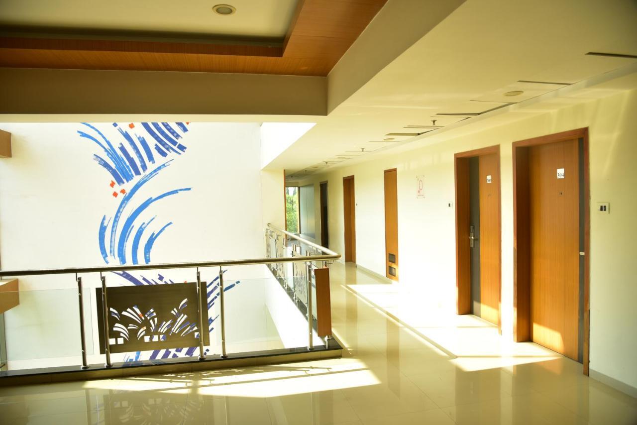Hi 5 Hotel & Experience Нашик Екстериор снимка
