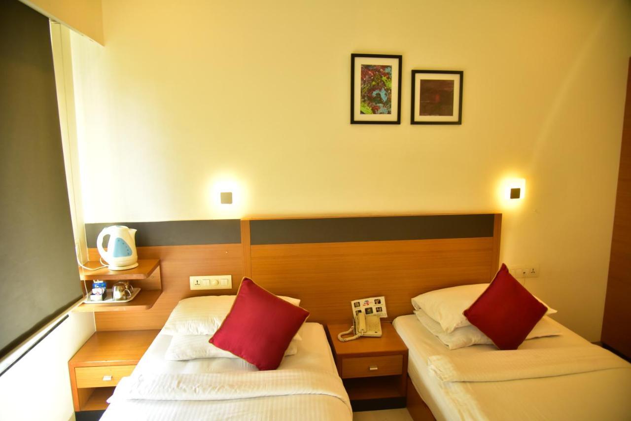 Hi 5 Hotel & Experience Нашик Екстериор снимка