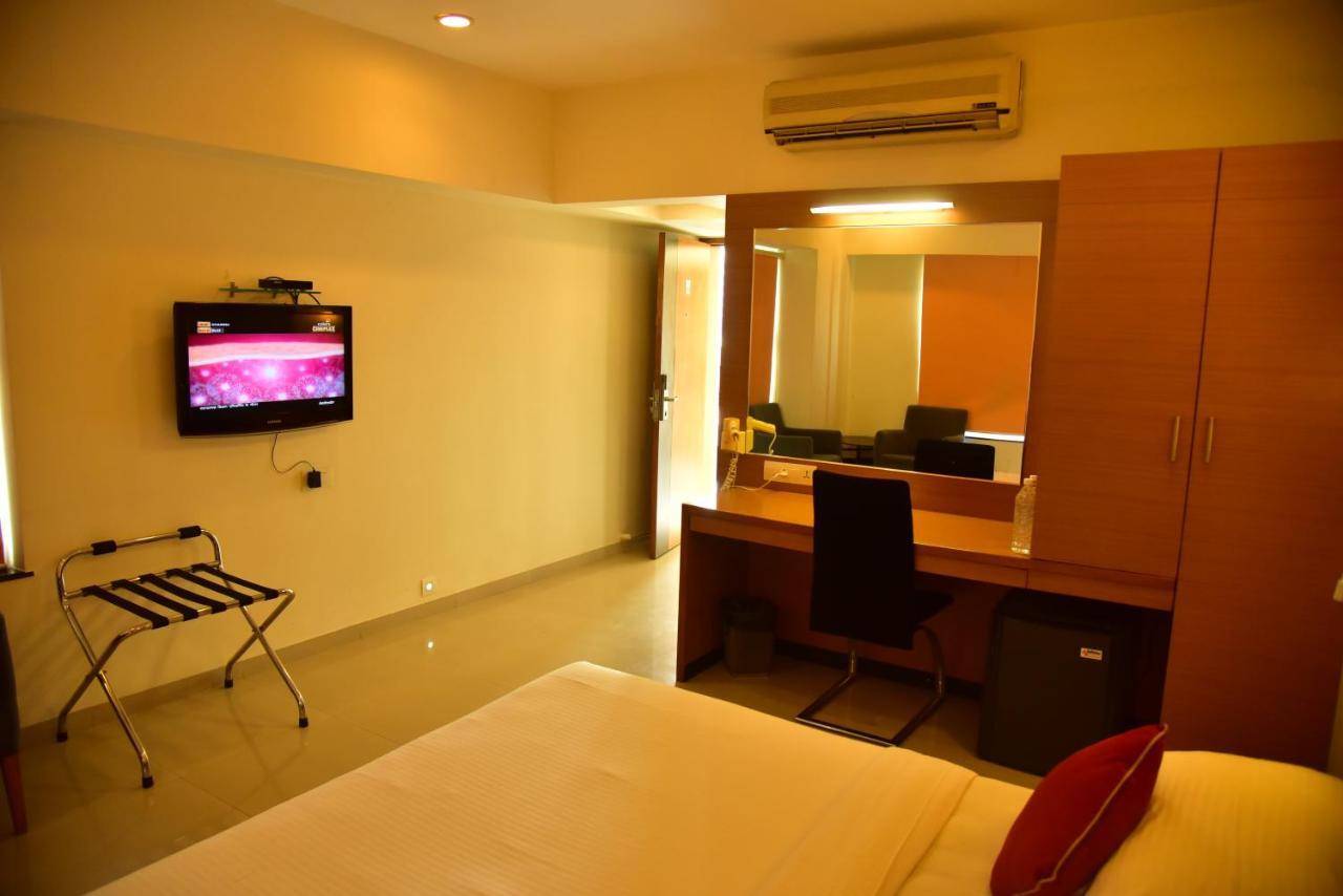 Hi 5 Hotel & Experience Нашик Екстериор снимка