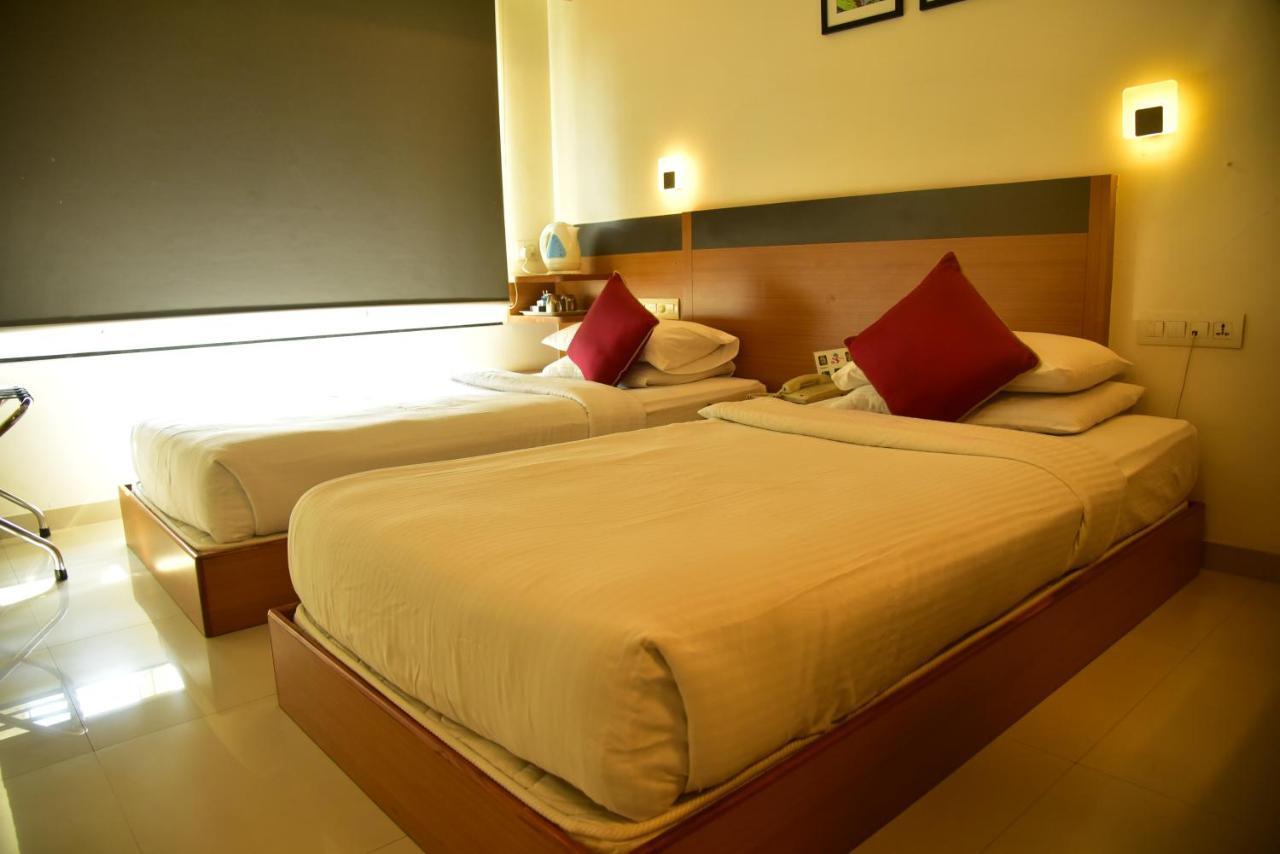 Hi 5 Hotel & Experience Нашик Екстериор снимка