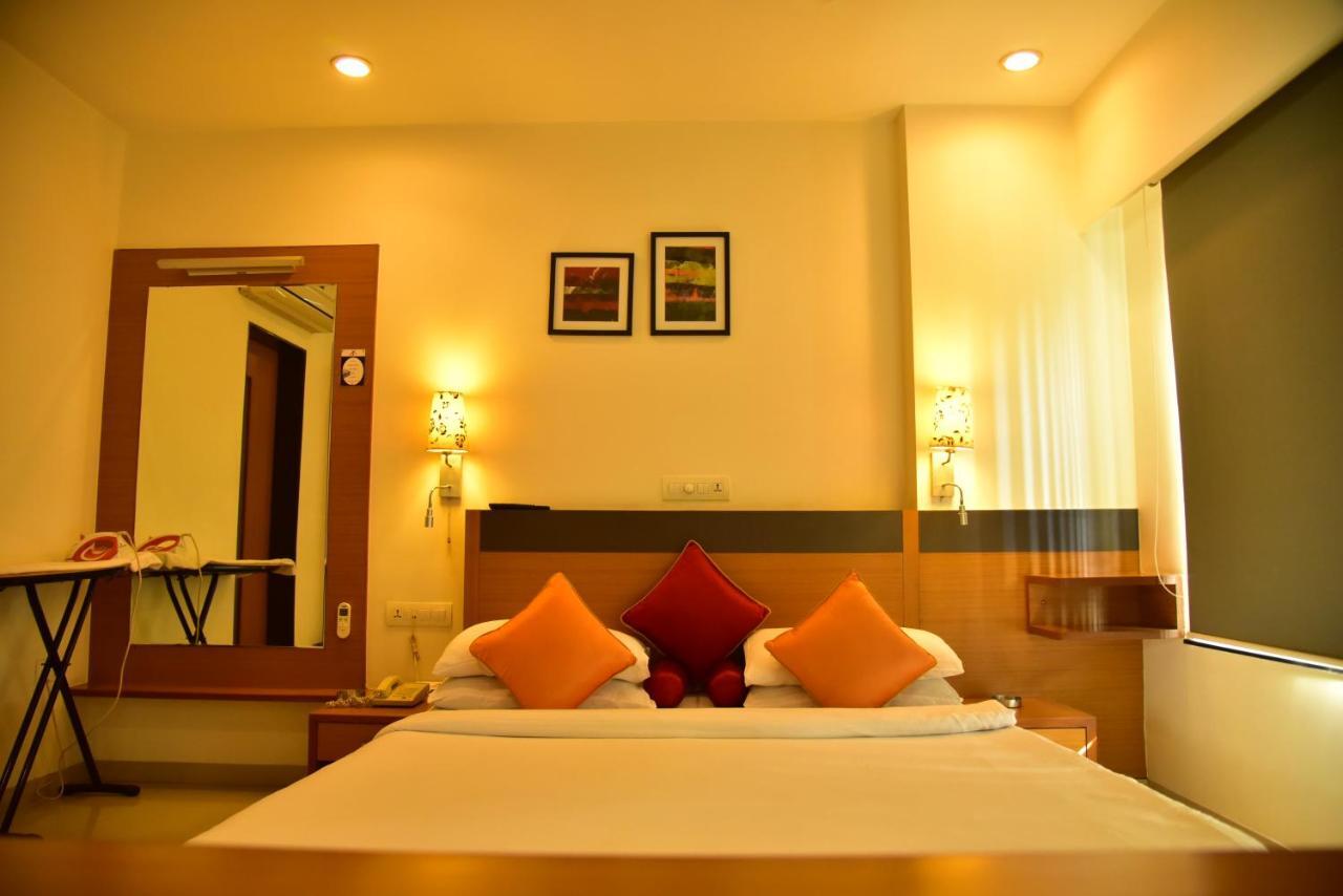 Hi 5 Hotel & Experience Нашик Екстериор снимка