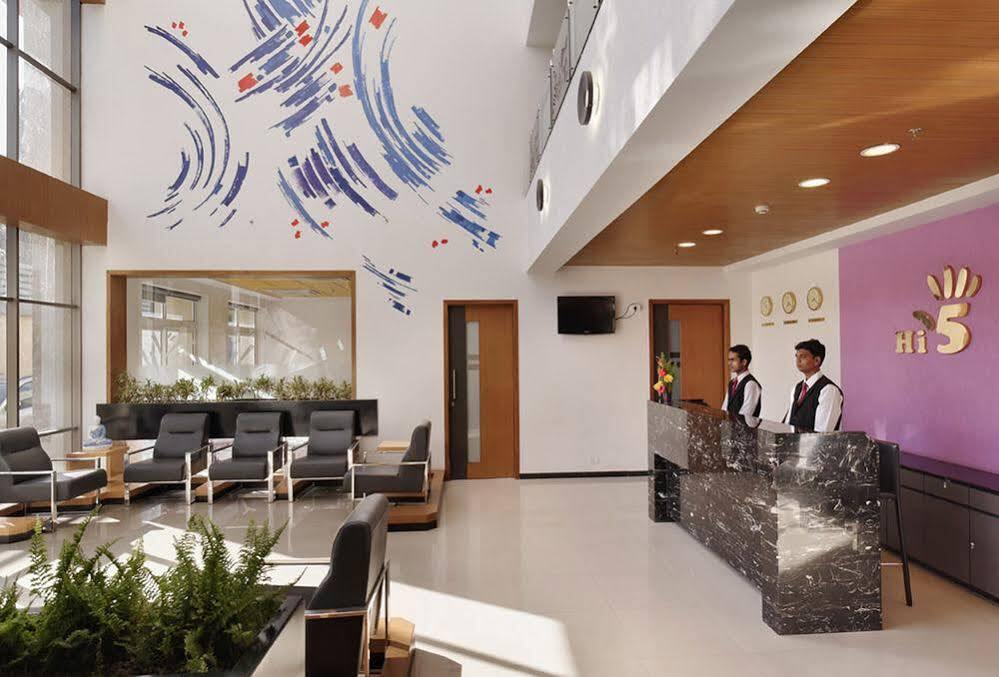 Hi 5 Hotel & Experience Нашик Екстериор снимка