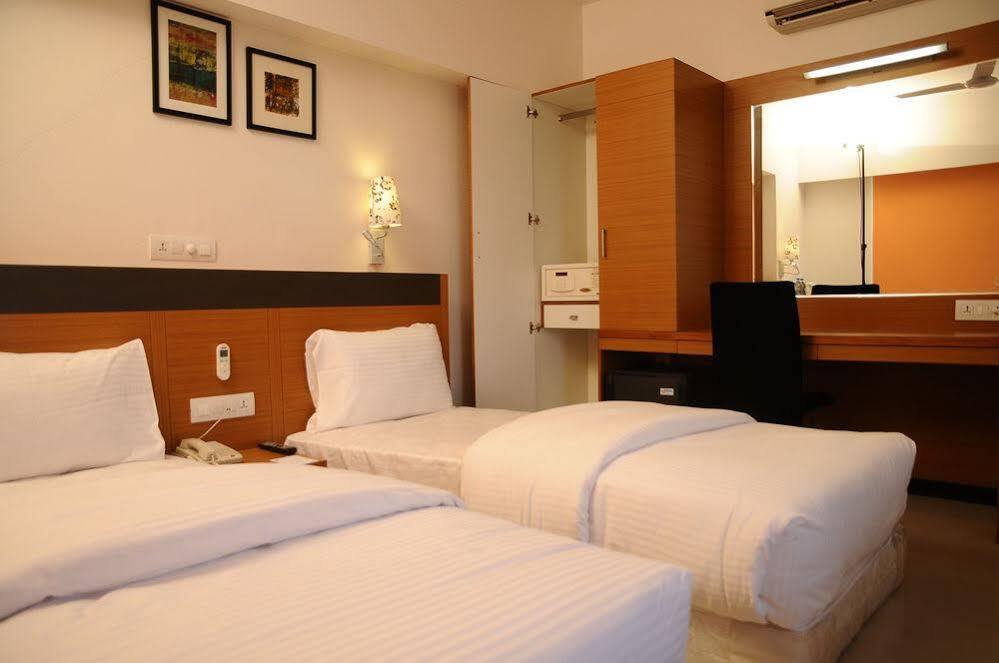 Hi 5 Hotel & Experience Нашик Екстериор снимка