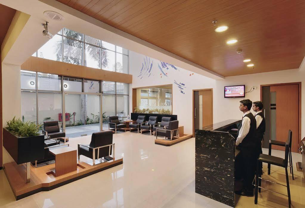 Hi 5 Hotel & Experience Нашик Екстериор снимка