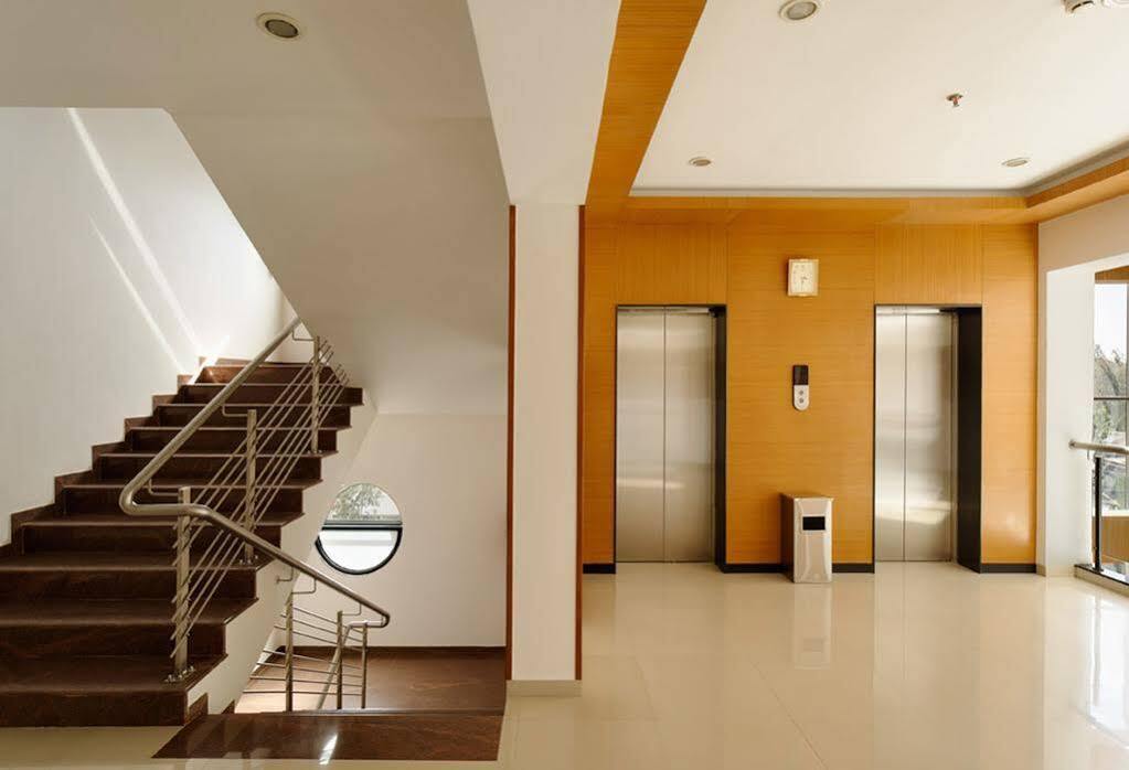 Hi 5 Hotel & Experience Нашик Екстериор снимка