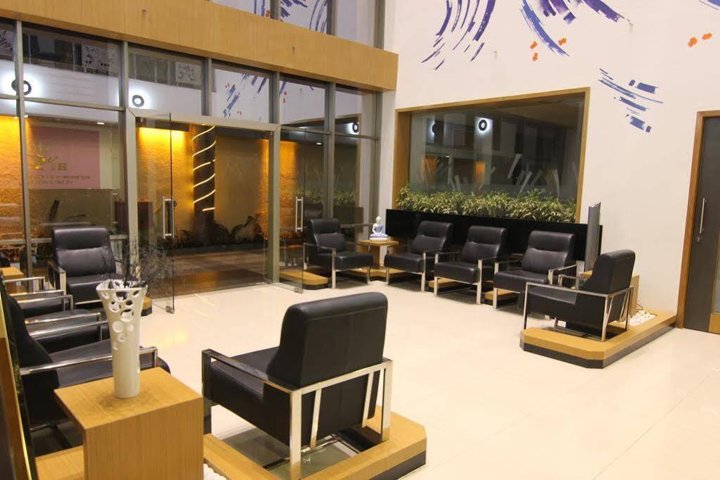 Hi 5 Hotel & Experience Нашик Екстериор снимка